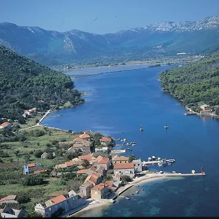 With Sea View 3558-3