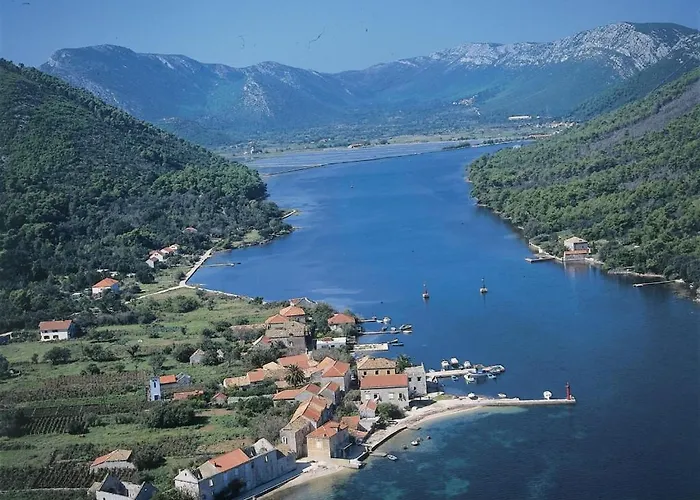 With Sea View 3558-3