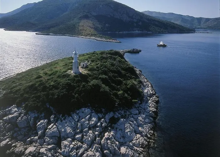 With Sea View 3558-3